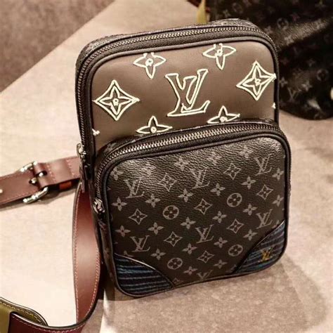 lv sling bag pattern men